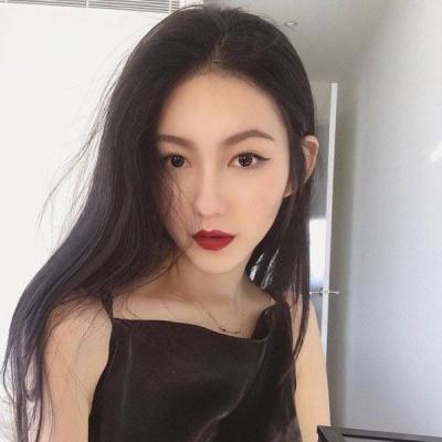 欧美女生抽烟纹身头像图片