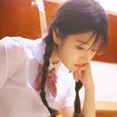 QQ头像动漫女生下身图片