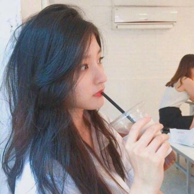 QQ头像动漫女生下身图片