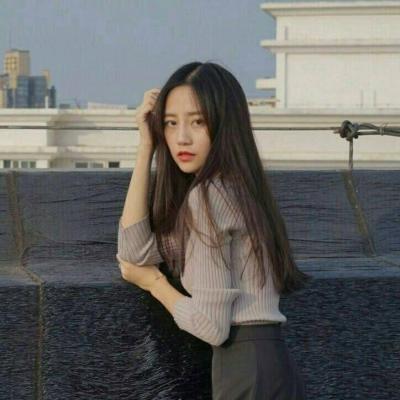 QQ头像动漫女生下身图片