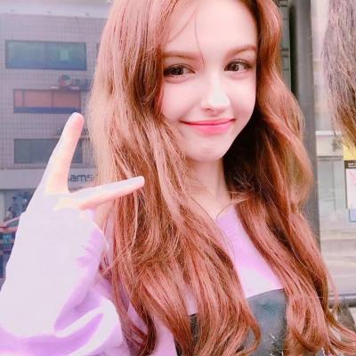 伤感头像女生短发女生图片