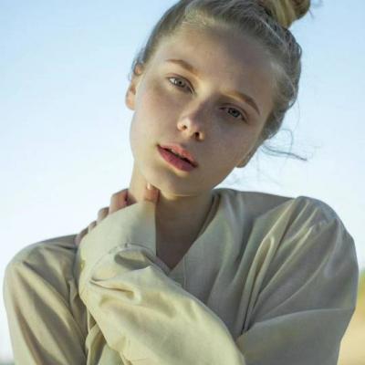伤感头像女生短发女生图片
