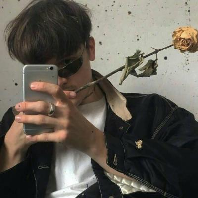 2018qq圆形头像男生暗黑系图片