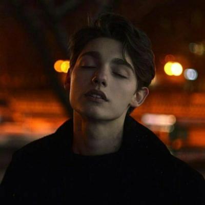 2018qq圆形头像男生暗黑系图片
