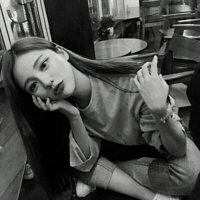 qq头像女生动漫简约图片