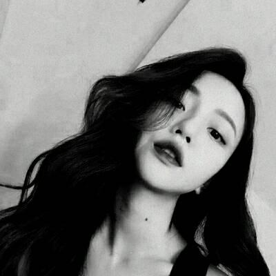 qq头像女生动漫简约图片