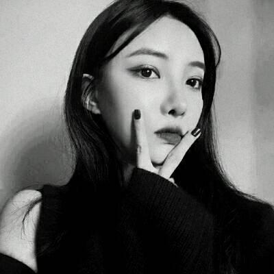 qq头像女生动漫简约图片