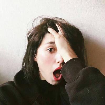 穿条纹衬衫的女生头像图片
