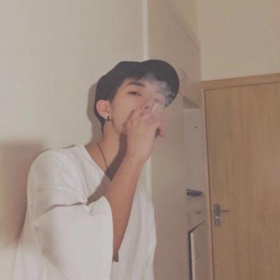 最新动漫男生冷高头像黑白图片图片