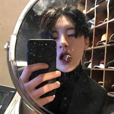 最新颓废头像男生伤感图片