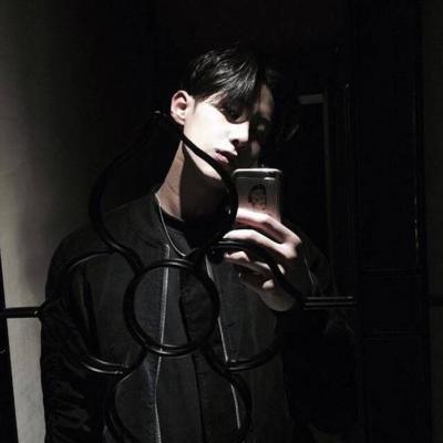 最新颓废头像男生伤感图片