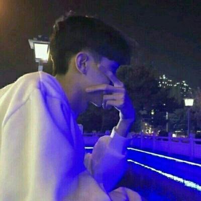 最新颓废头像男生伤感图片