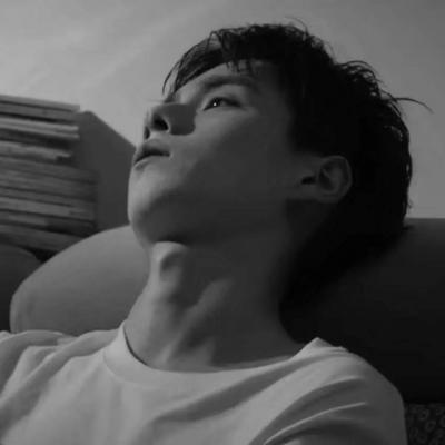 2018qq非主流男生喝啤酒头像图片