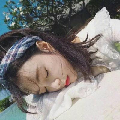 qq闺蜜黑白头像女生图片