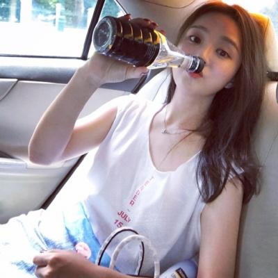 有个性的背影头像女生图片
