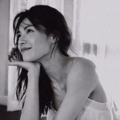 qq头像女生穿牛仔外套图片