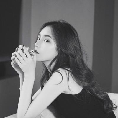 qq头像女生穿牛仔外套图片
