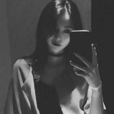 qq头像女生穿牛仔外套图片