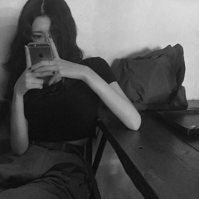 qq头像女生穿牛仔外套图片