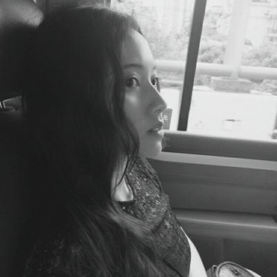 qq头像女生穿牛仔外套图片