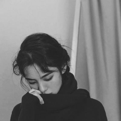 qq头像女生穿牛仔外套图片
