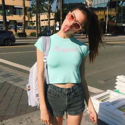 个性网女生带白边头像图片