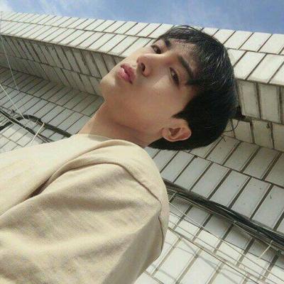 2018独一无二帅气男生头像真人 遮脸 黑白图片