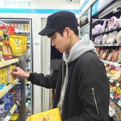 2018独一无二帅气男生头像真人 遮脸 黑白图片