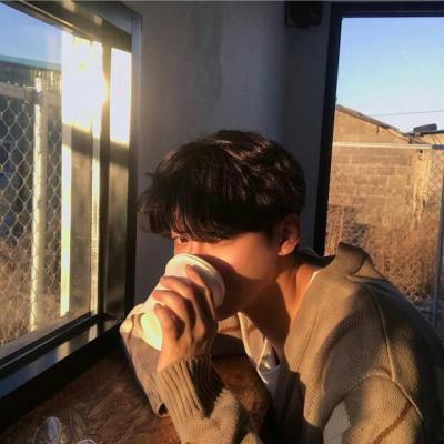 2018微信动漫领带男生头像图片