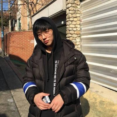 2018微信动漫领带男生头像图片