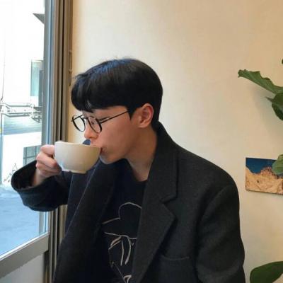 2018微信动漫领带男生头像图片