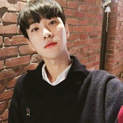 2018微信动漫领带男生头像图片