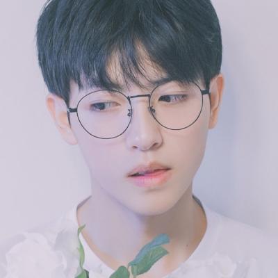2018最火男生分手后换微信头像说明什么图片