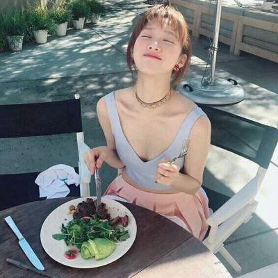 qq头像女生背影晚上图片