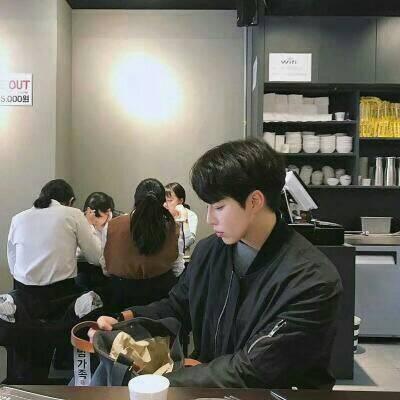 2018最新干净帅气小哥哥微博头像男生头像精选文字图片