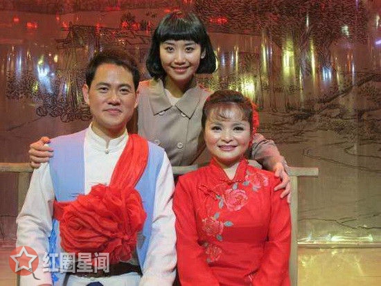 歌手2018 腾格尔帮唱吴碧霞是谁 解读吴碧霞老公和孩子资料图片