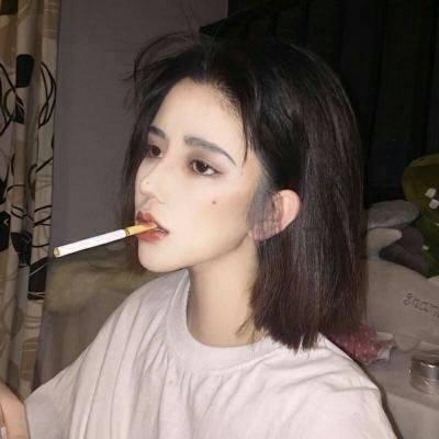 qq头像动漫女生白色图片