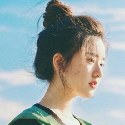 女生头像背影带字白色图片