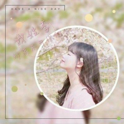 拿照相机的女生qq头像图片