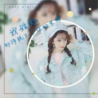 拿照相机的女生qq头像图片