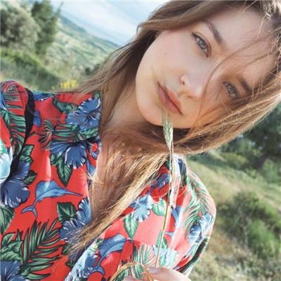 女生头像素描卡通情侣图片