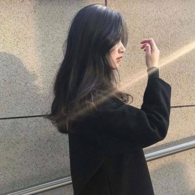 伤感图片短发女生头像图片