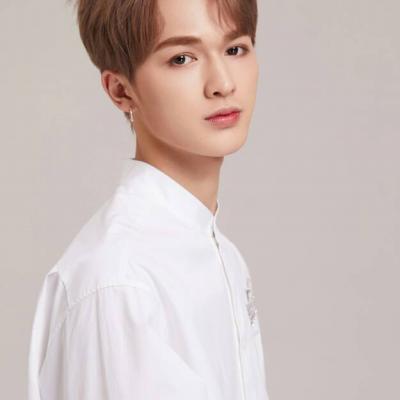 2018可爱活泼帅气好看的男生头像干净的图片