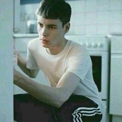 qq头像忧郁伤感男生头像图片