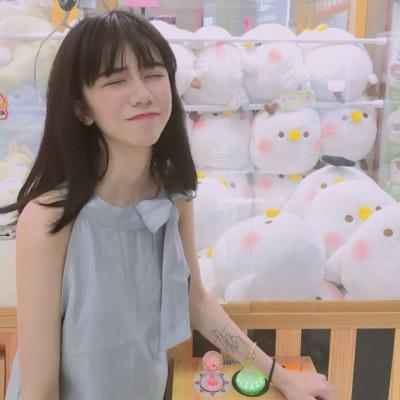 高冷女生卡通背面头像图片