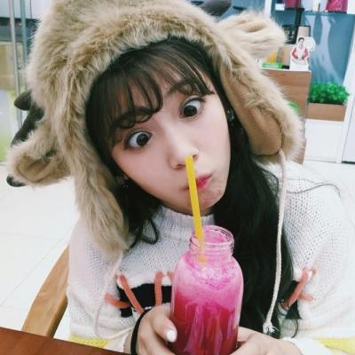 高冷女生卡通背面头像