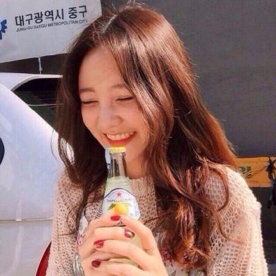 高冷女生卡通背面头像图片