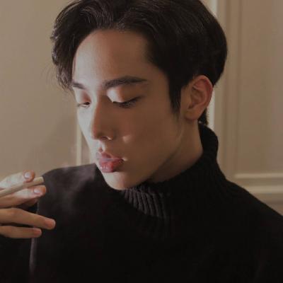 坏坏的有点拽男生动漫竖大拇指头像图片
