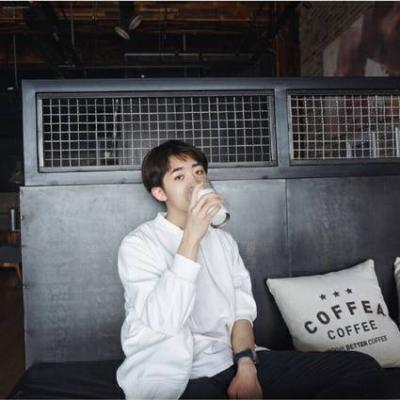 坏坏的有点拽男生动漫竖大拇指头像图片