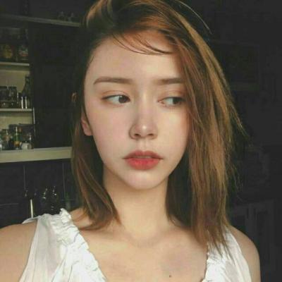 抱着猫的侧身女生头像图片